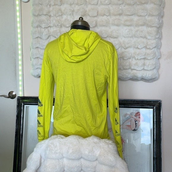 Adidas hooded long sleeve t-shirt for youth but can be warn by women size small - Picture 4 of 8